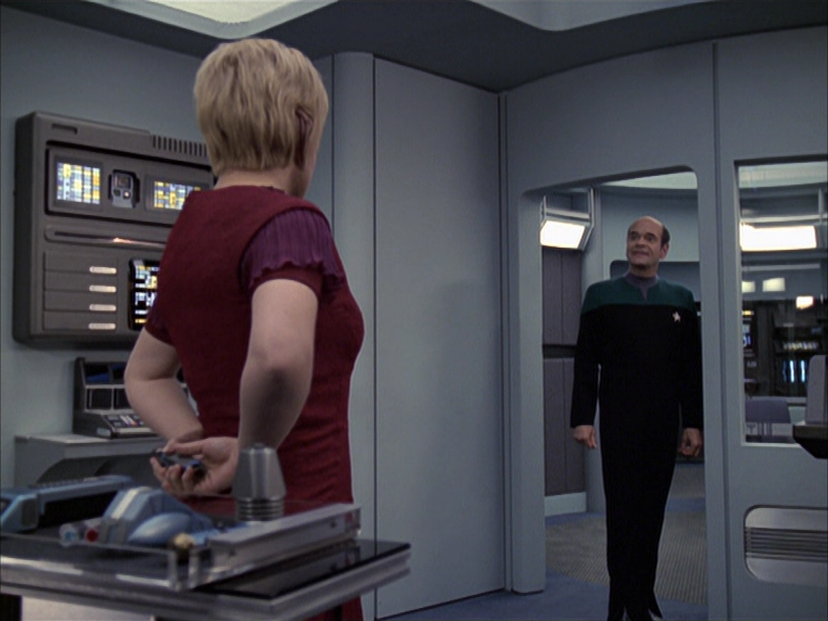 extant_StarTrek_VOY_6x23-Fury_00702.jpg