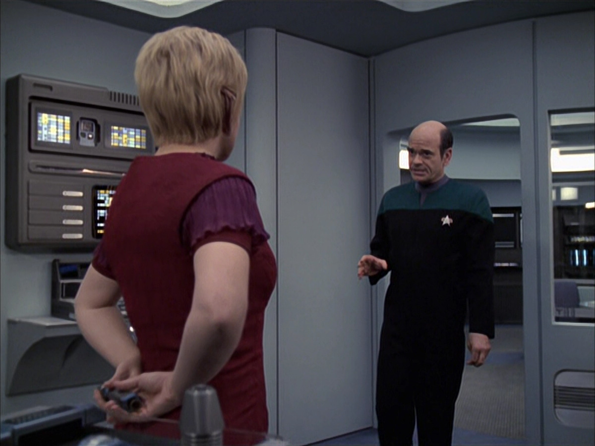 extant_StarTrek_VOY_6x23-Fury_00705.jpg