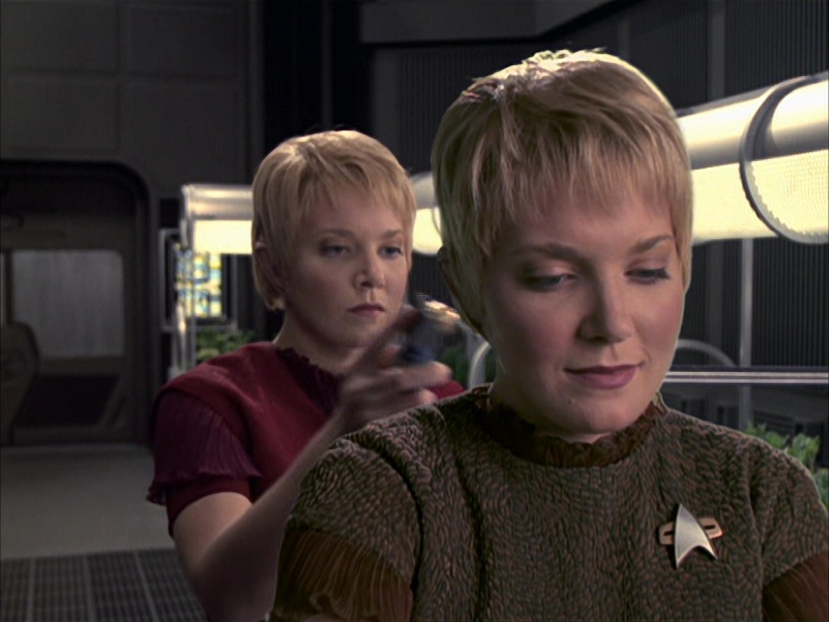 extant_StarTrek_VOY_6x23-Fury_00813.jpg