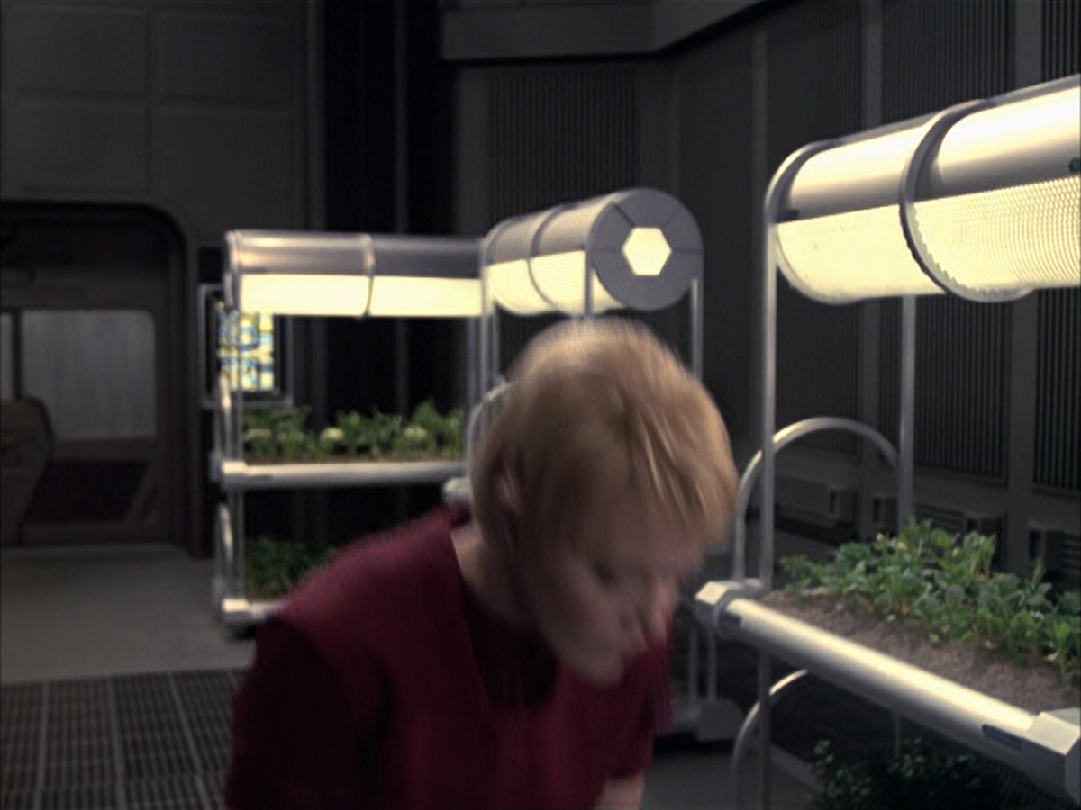 extant_StarTrek_VOY_6x23-Fury_00818.jpg