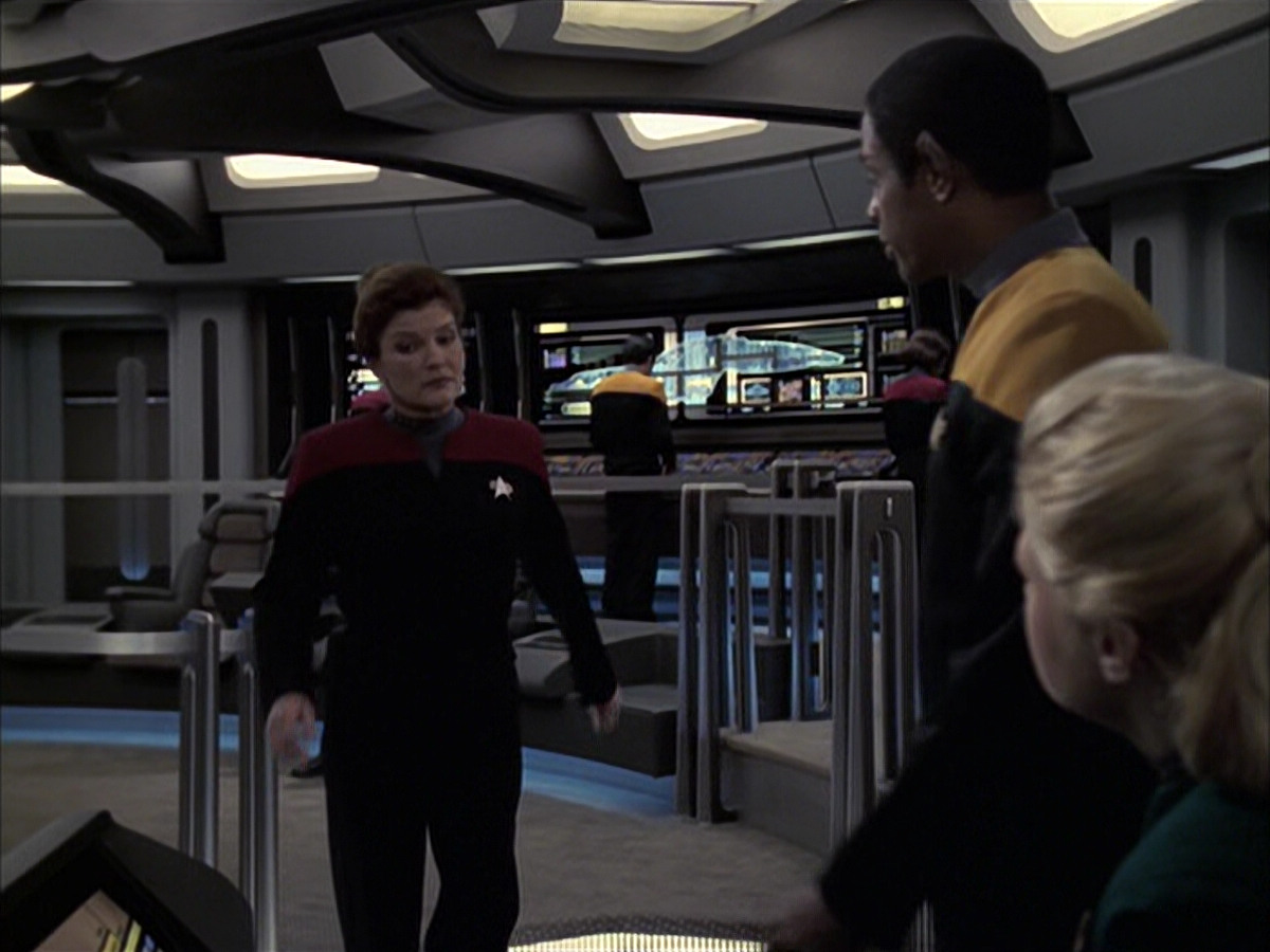 extant_StarTrek_VOY_6x23-Fury_01087.jpg