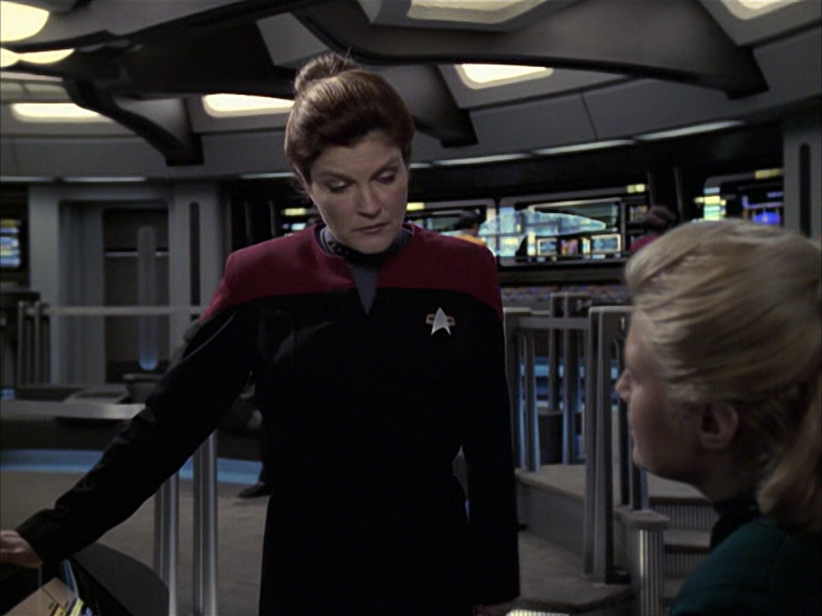 extant_StarTrek_VOY_6x23-Fury_01090.jpg