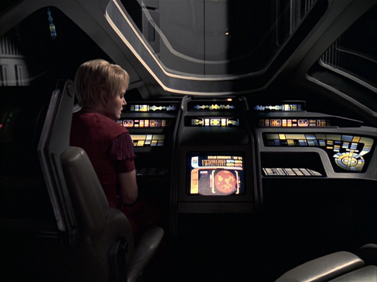 extant_StarTrek_VOY_6x23-Fury_01320.jpg