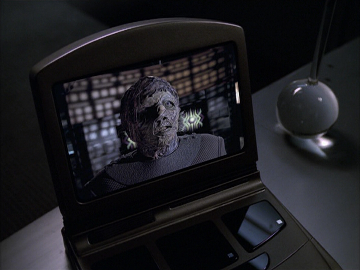 extant_StarTrek_VOY_6x23-Fury_01593.jpg