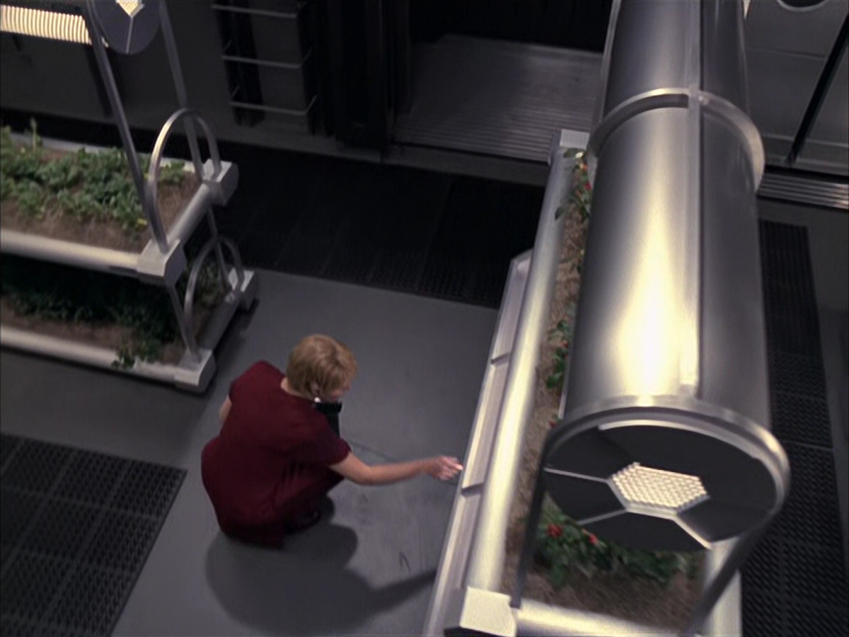 extant_StarTrek_VOY_6x23-Fury_01653.jpg