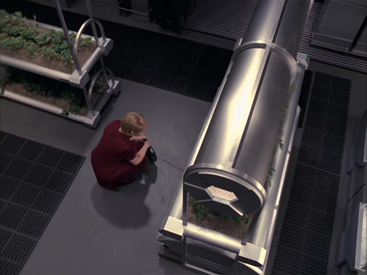 extant_StarTrek_VOY_6x23-Fury_01654.jpg