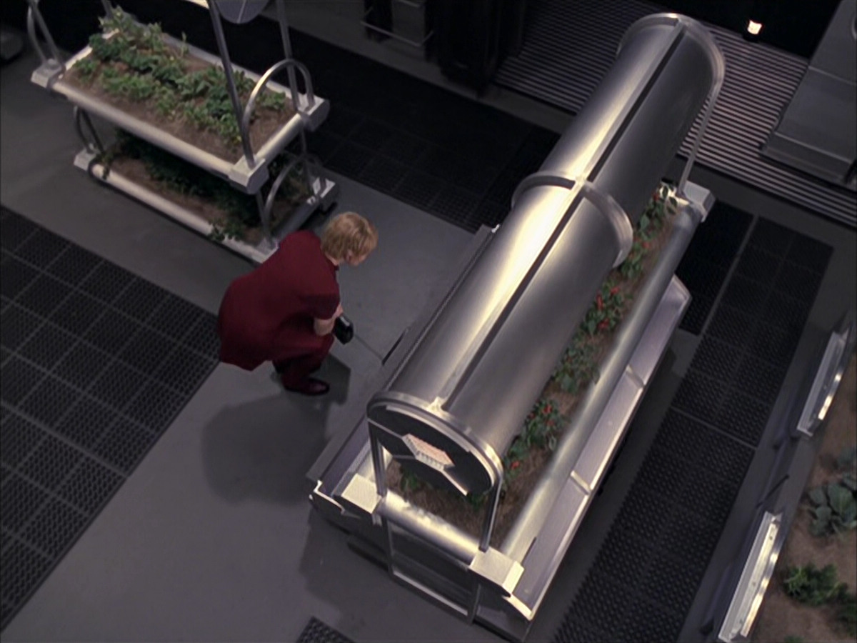 extant_StarTrek_VOY_6x23-Fury_01656.jpg