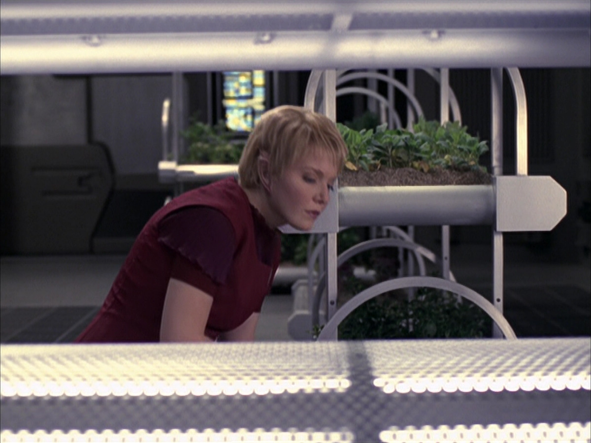 extant_StarTrek_VOY_6x23-Fury_01666.jpg