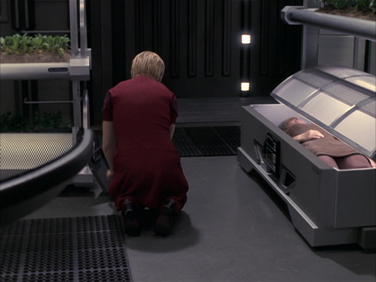 extant_StarTrek_VOY_6x23-Fury_01687.jpg