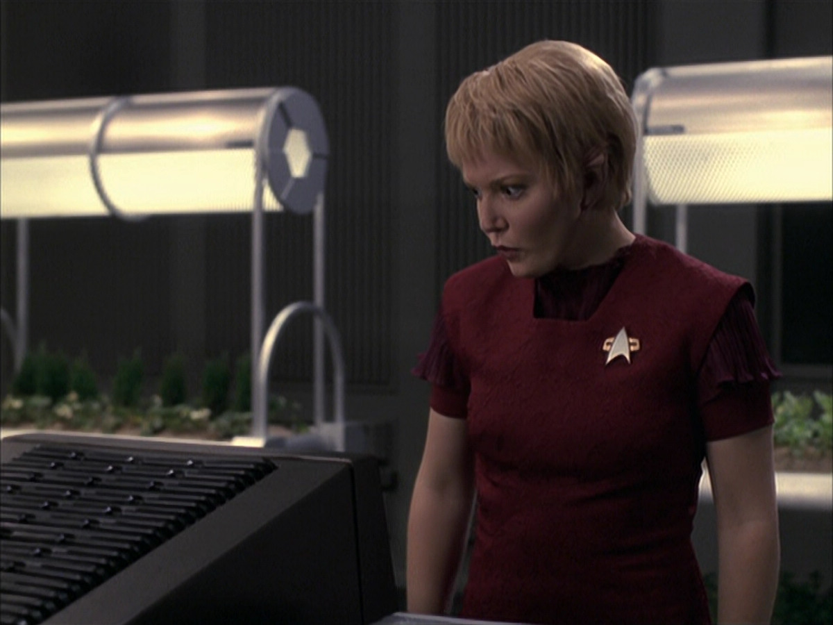 extant_StarTrek_VOY_6x23-Fury_01698.jpg