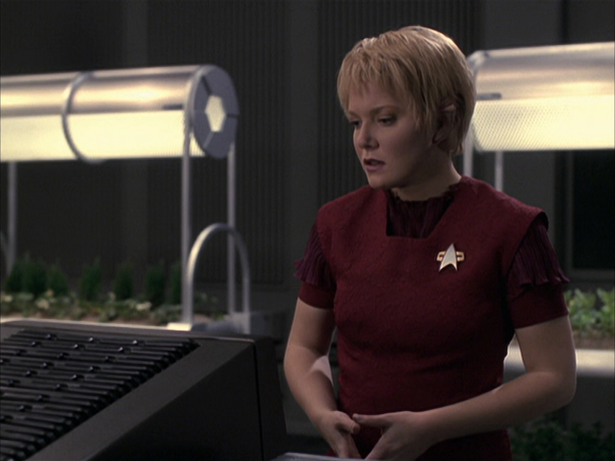 extant_StarTrek_VOY_6x23-Fury_01703.jpg