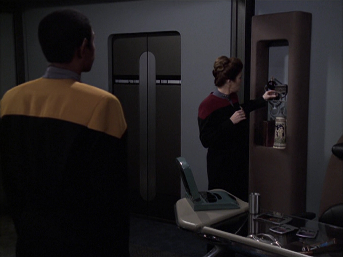 extant_StarTrek_VOY_6x23-Fury_01720.jpg