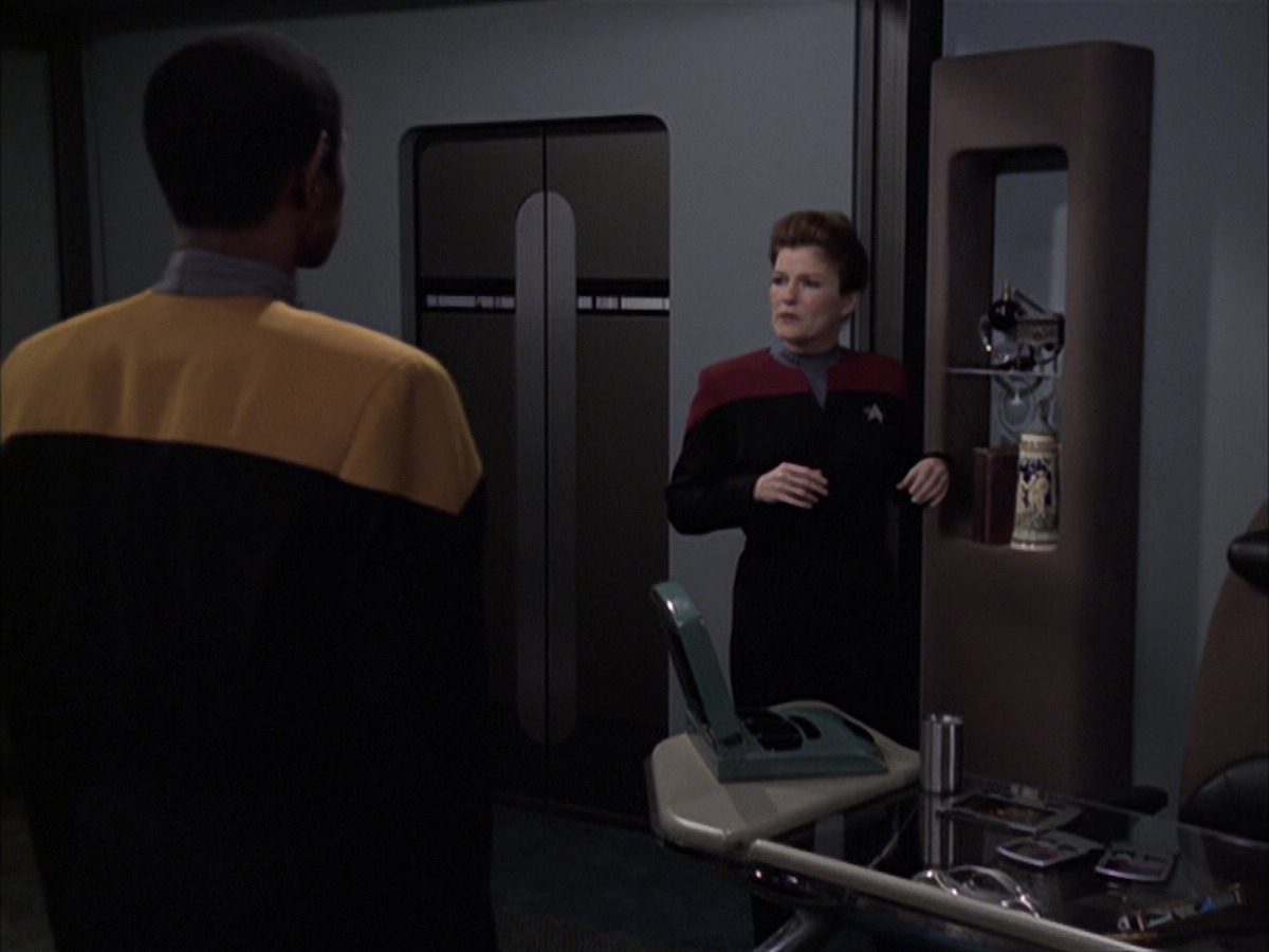 extant_StarTrek_VOY_6x23-Fury_01724.jpg