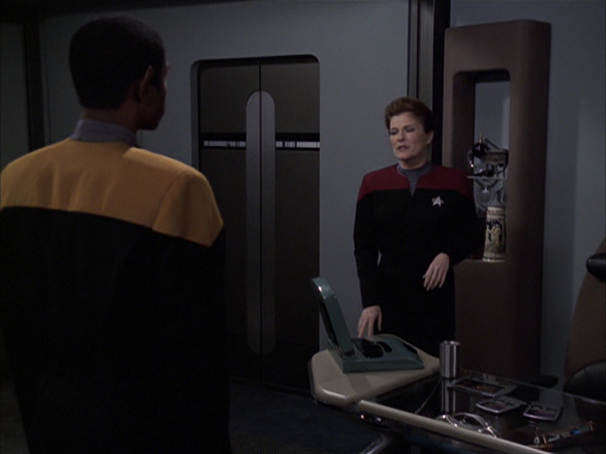 extant_StarTrek_VOY_6x23-Fury_01727.jpg