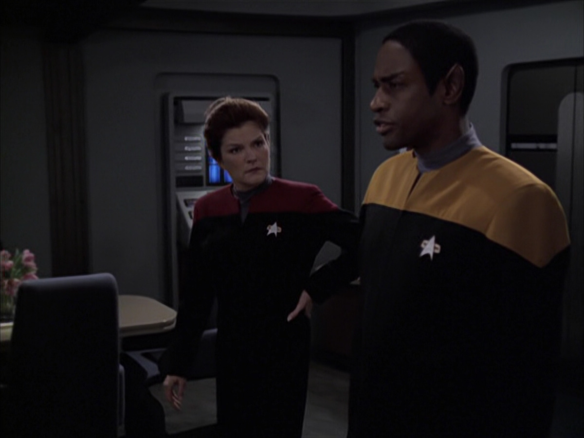 extant_StarTrek_VOY_6x23-Fury_01750.jpg