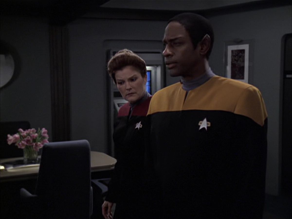 extant_StarTrek_VOY_6x23-Fury_01751.jpg