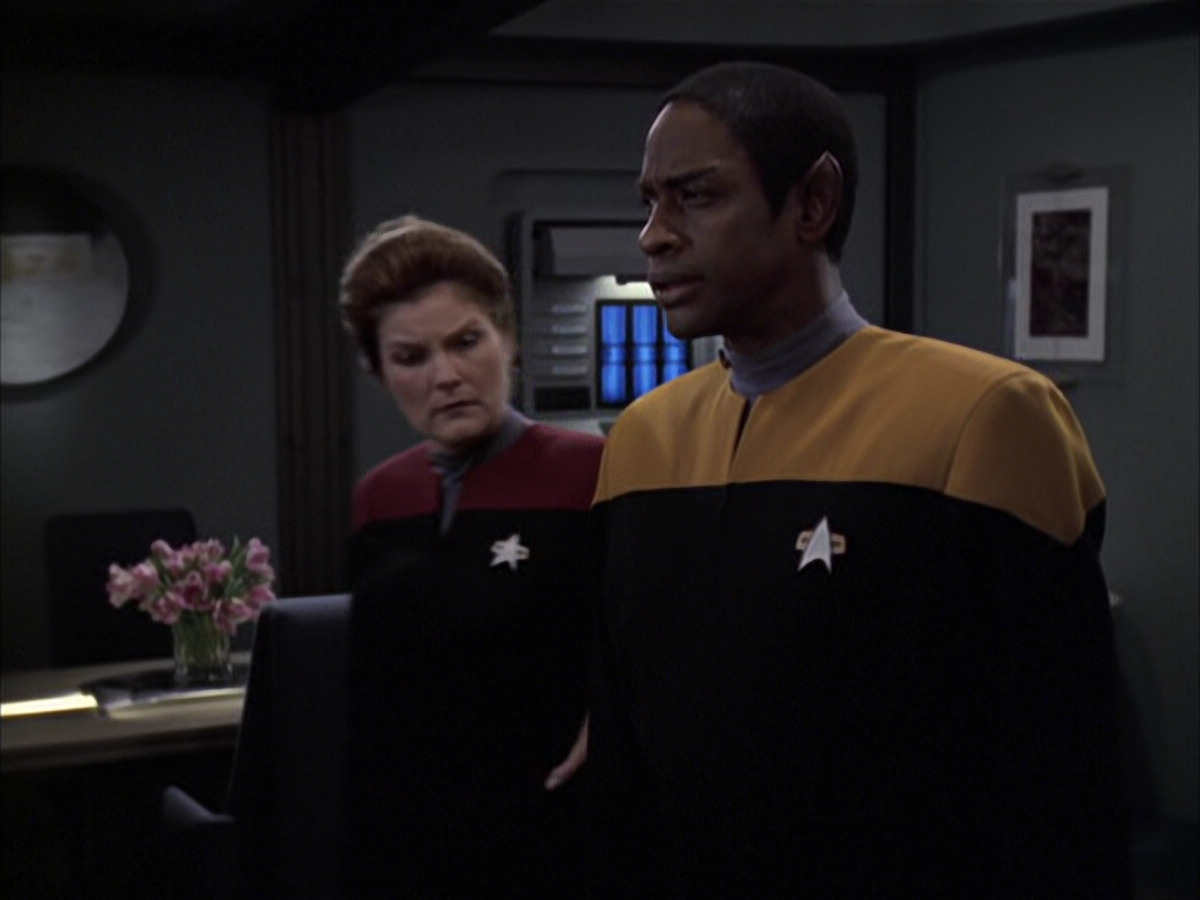 extant_StarTrek_VOY_6x23-Fury_01752.jpg