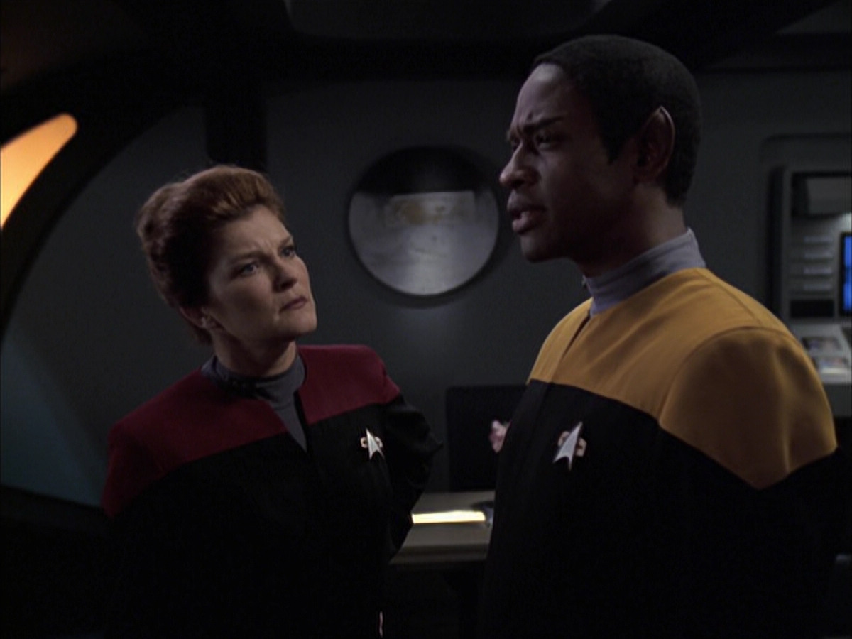 extant_StarTrek_VOY_6x23-Fury_01762.jpg