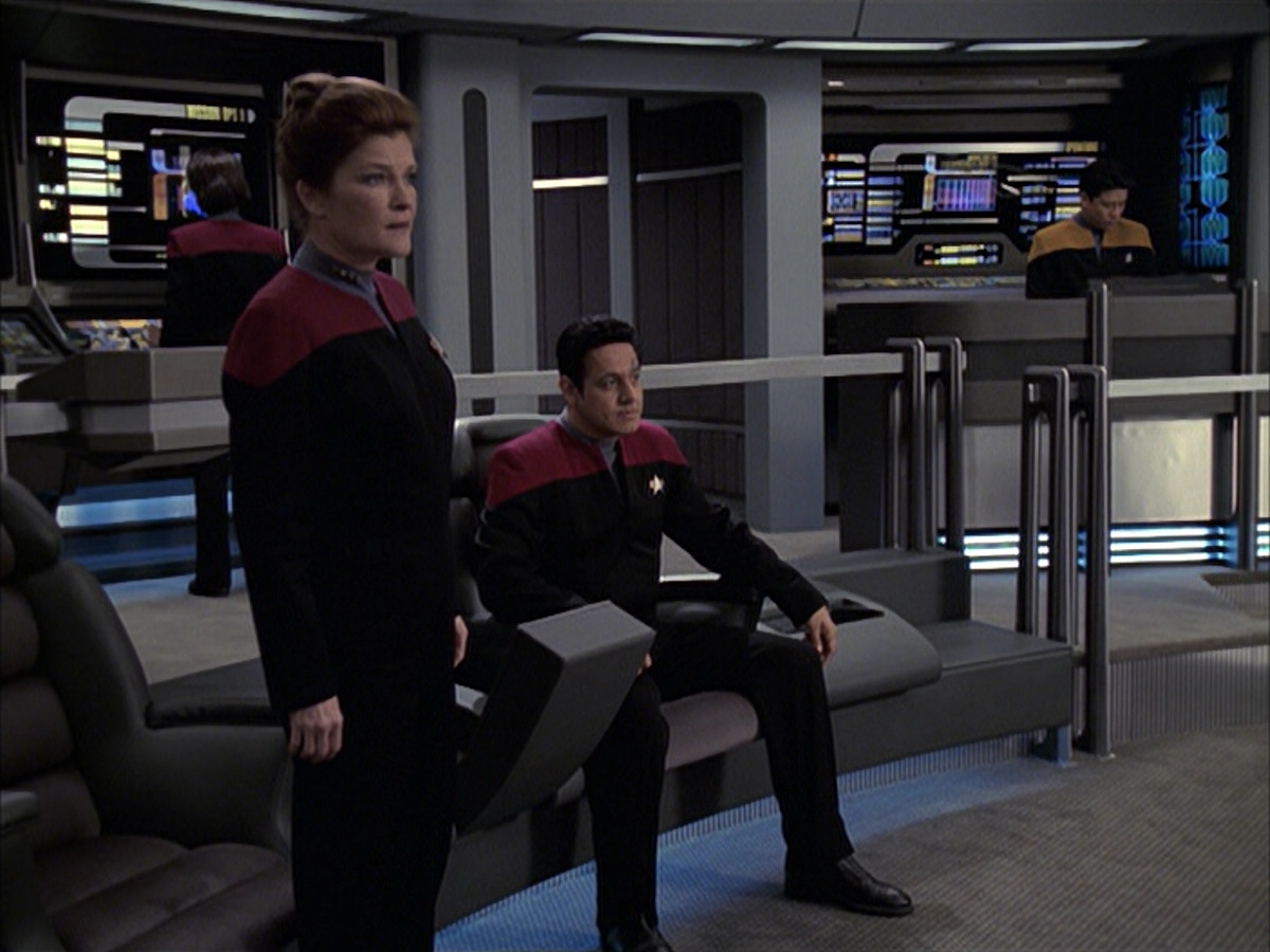 extant_StarTrek_VOY_6x23-Fury_01839.jpg
