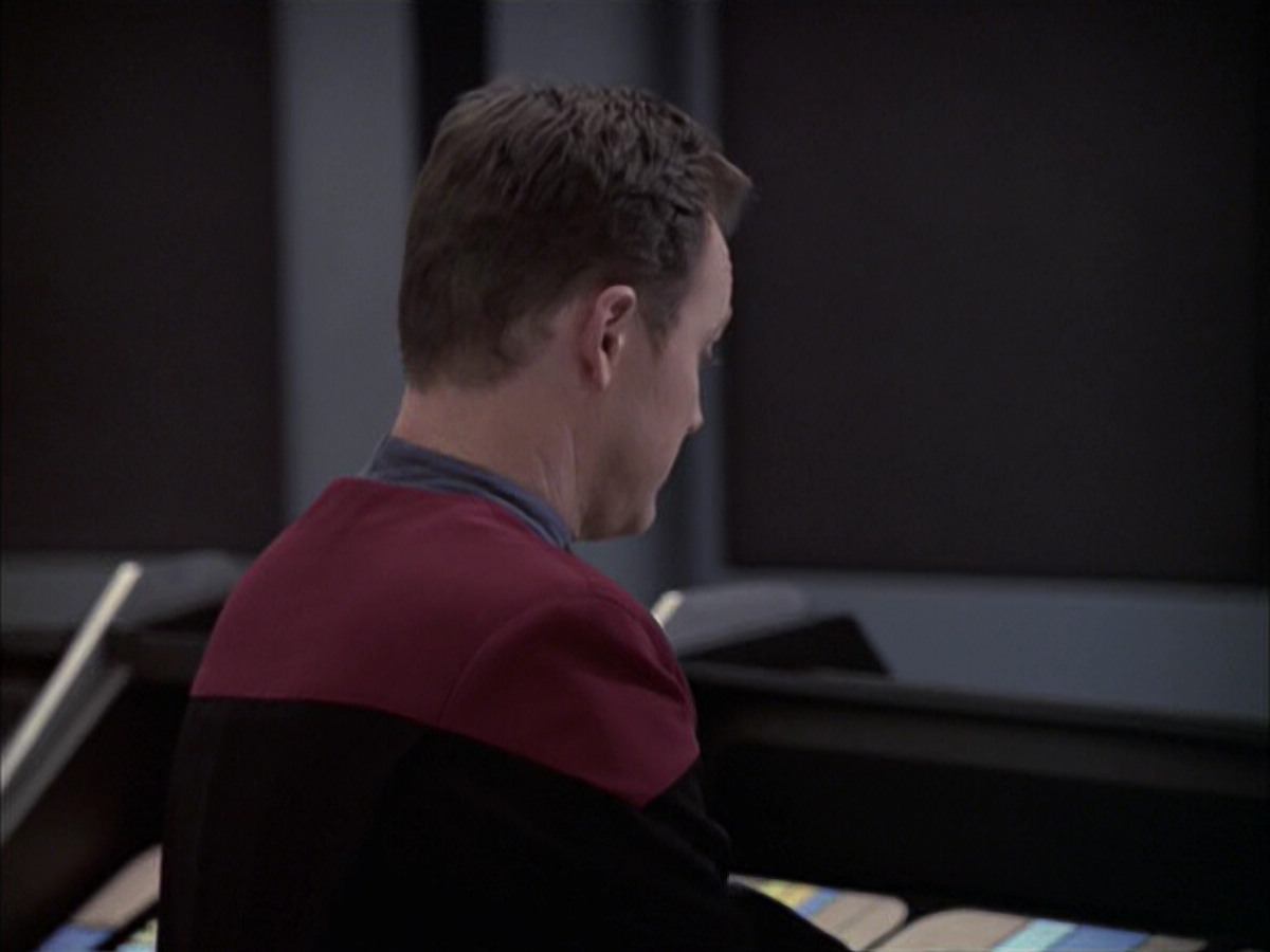 extant_StarTrek_VOY_6x23-Fury_01951.jpg