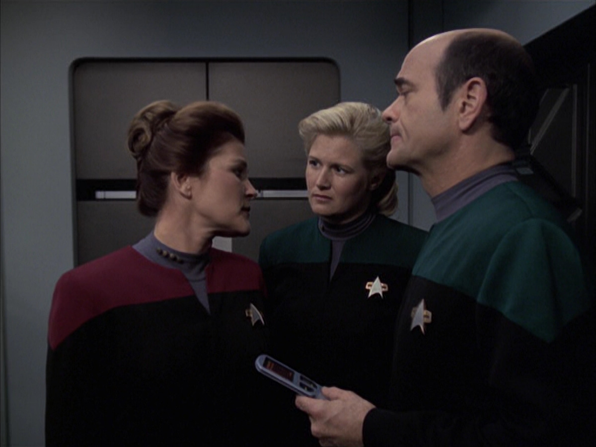 extant_StarTrek_VOY_6x23-Fury_01974.jpg