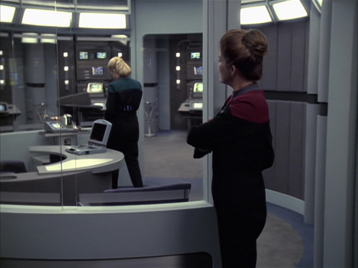 extant_StarTrek_VOY_6x23-Fury_01985.jpg
