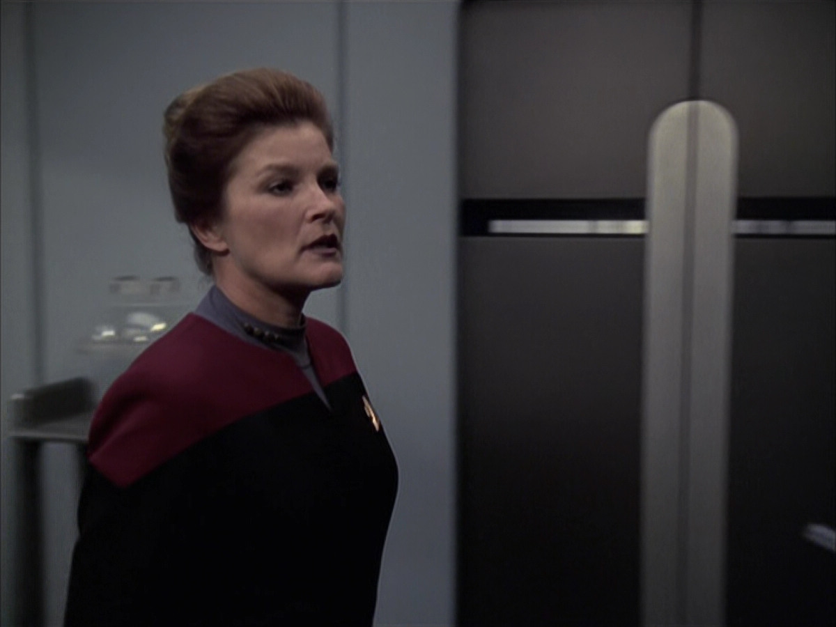 extant_StarTrek_VOY_6x23-Fury_02002.jpg