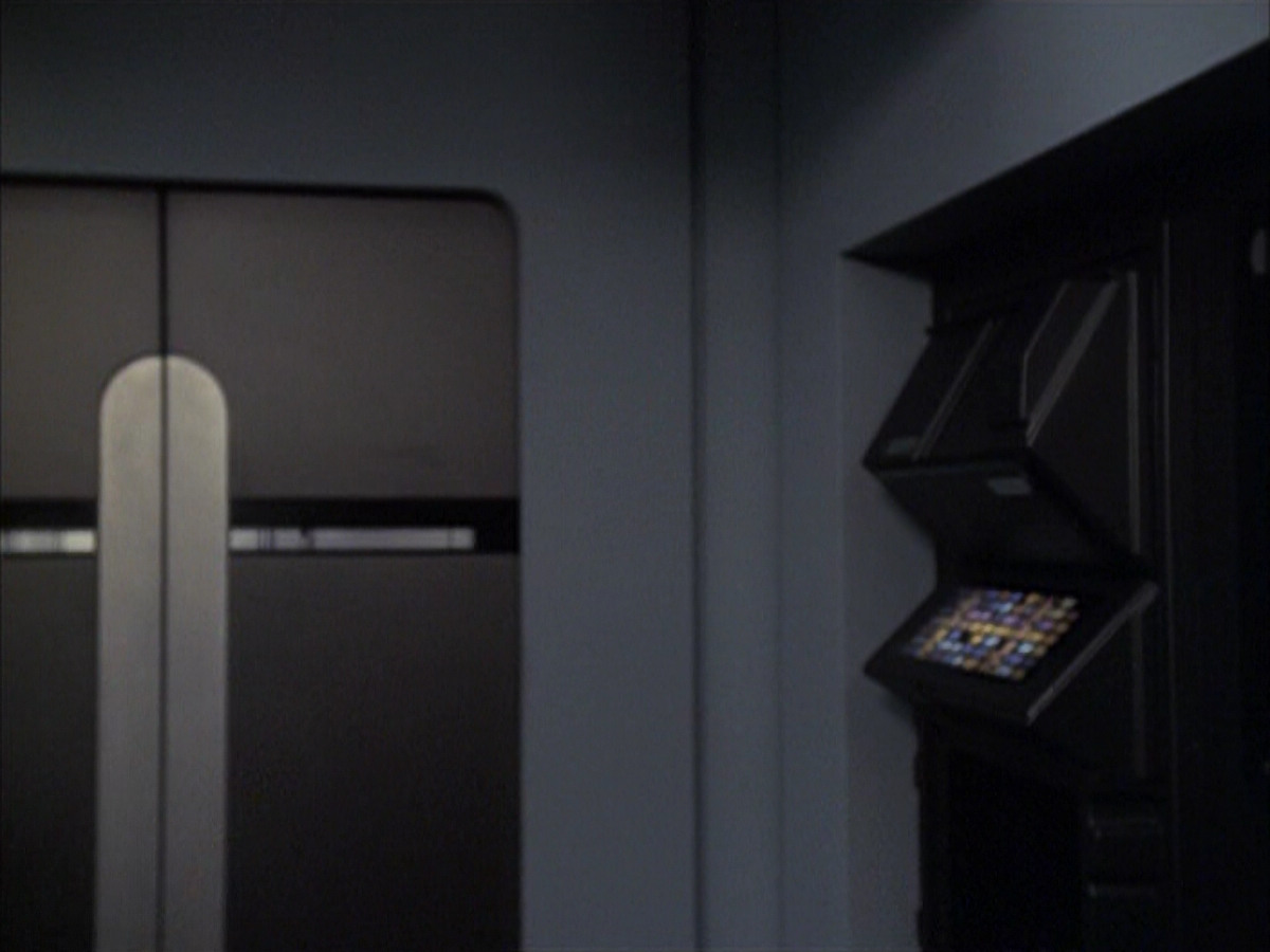 extant_StarTrek_VOY_6x23-Fury_02057.jpg