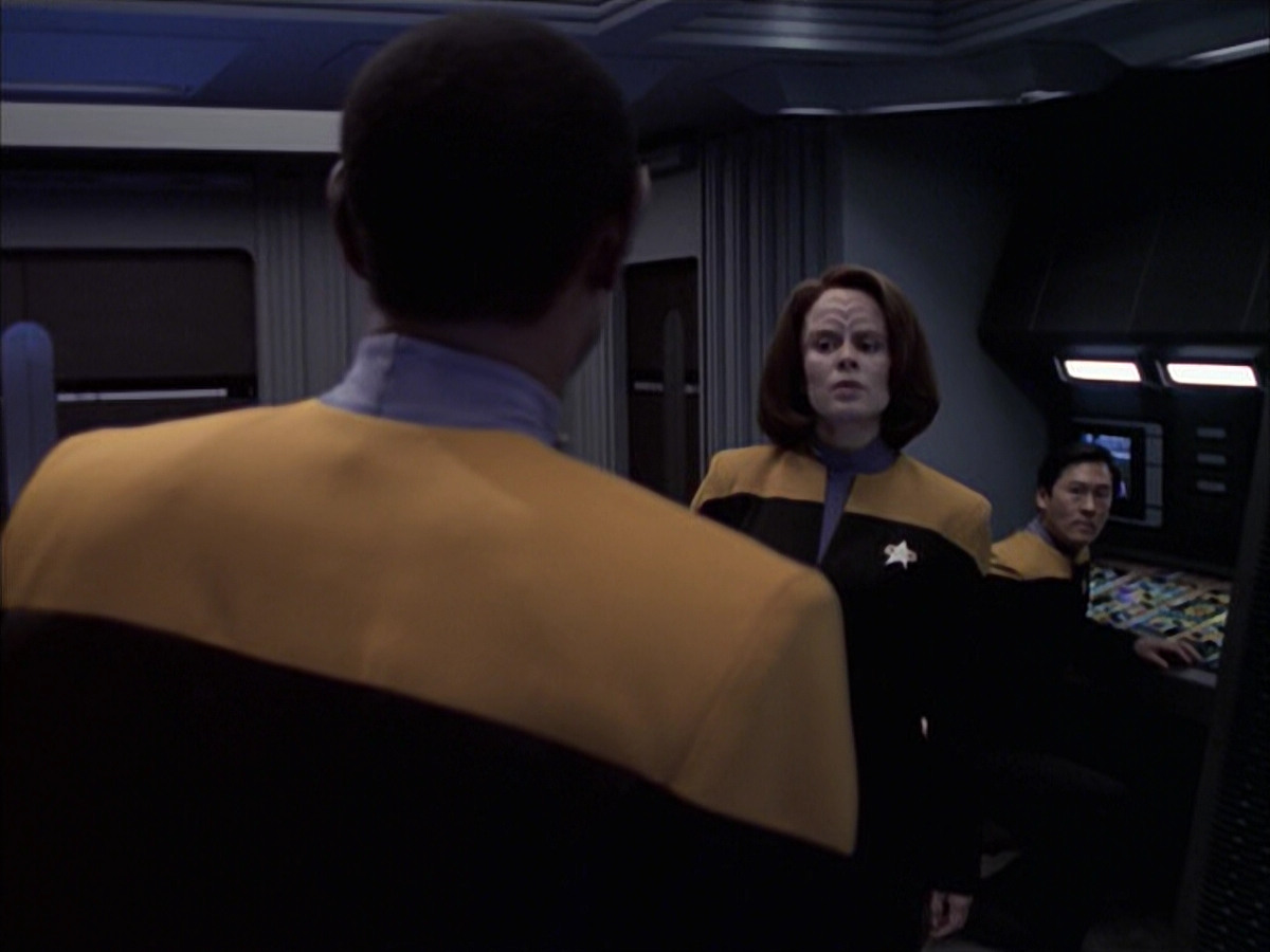 extant_StarTrek_VOY_6x23-Fury_02107.jpg