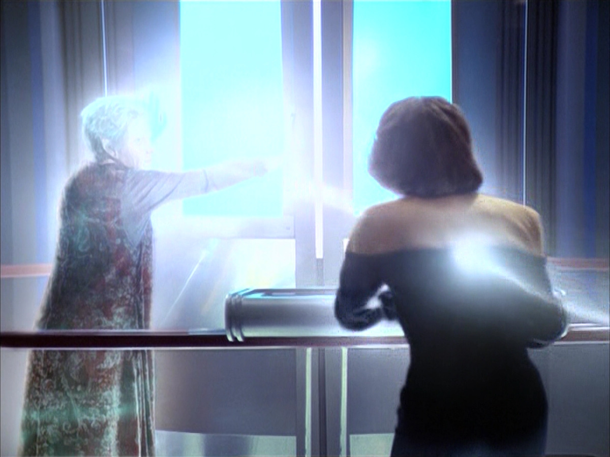 extant_StarTrek_VOY_6x23-Fury_02116.jpg