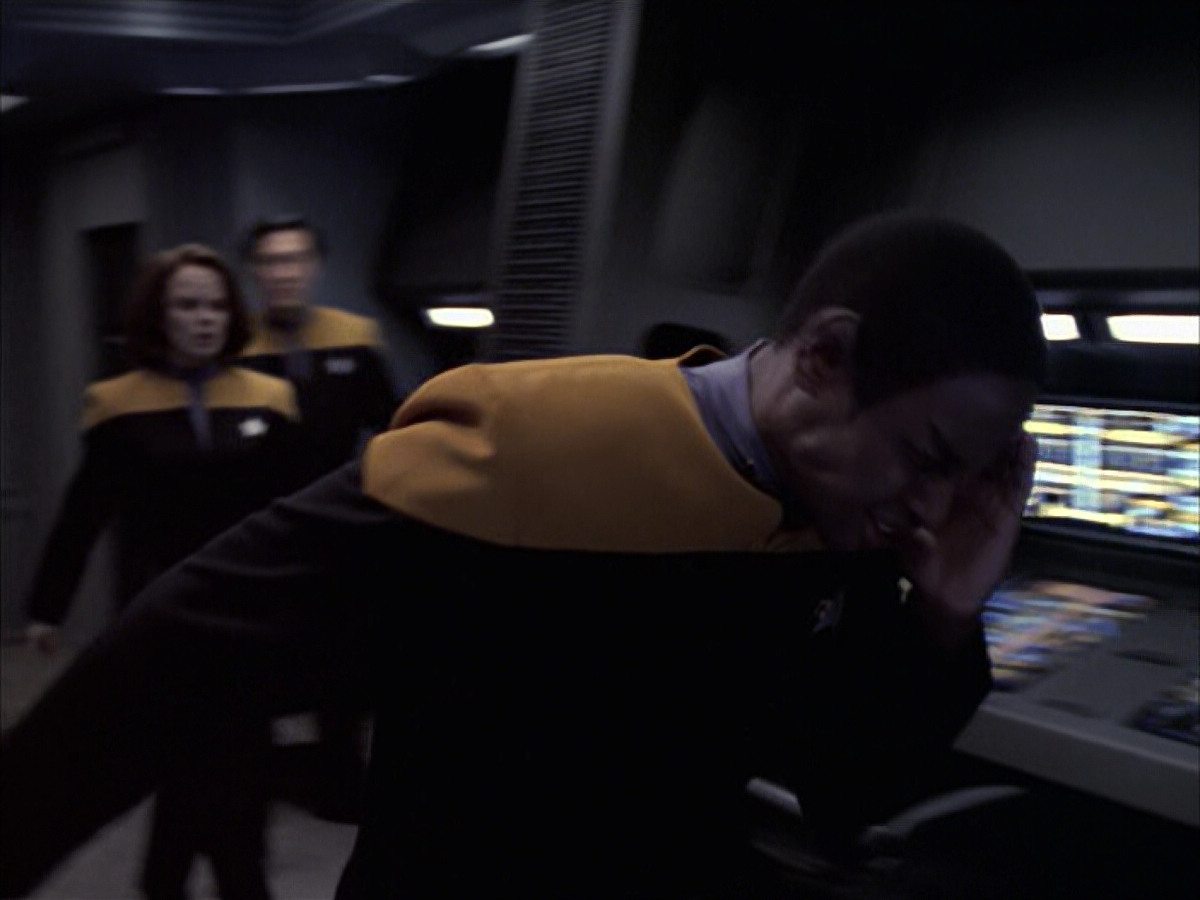extant_StarTrek_VOY_6x23-Fury_02125.jpg