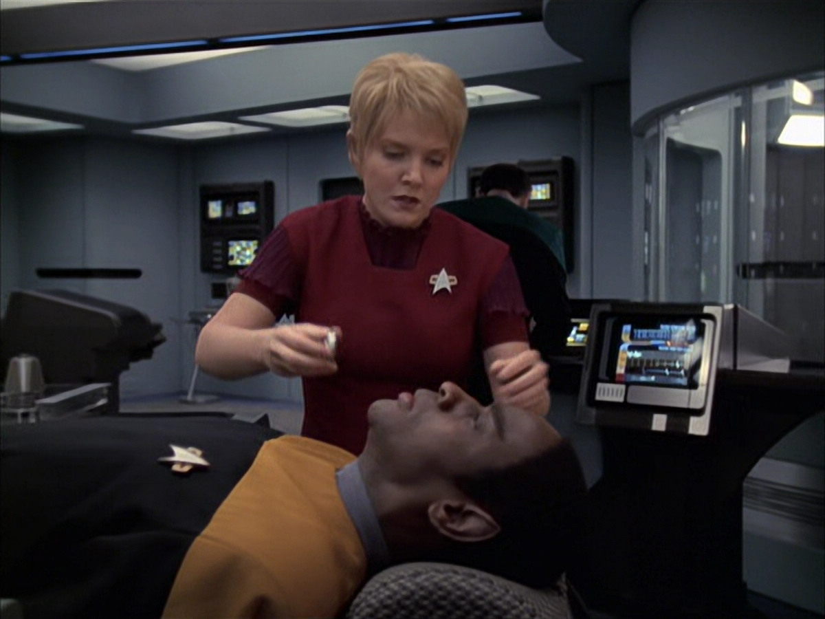 extant_StarTrek_VOY_6x23-Fury_02150.jpg