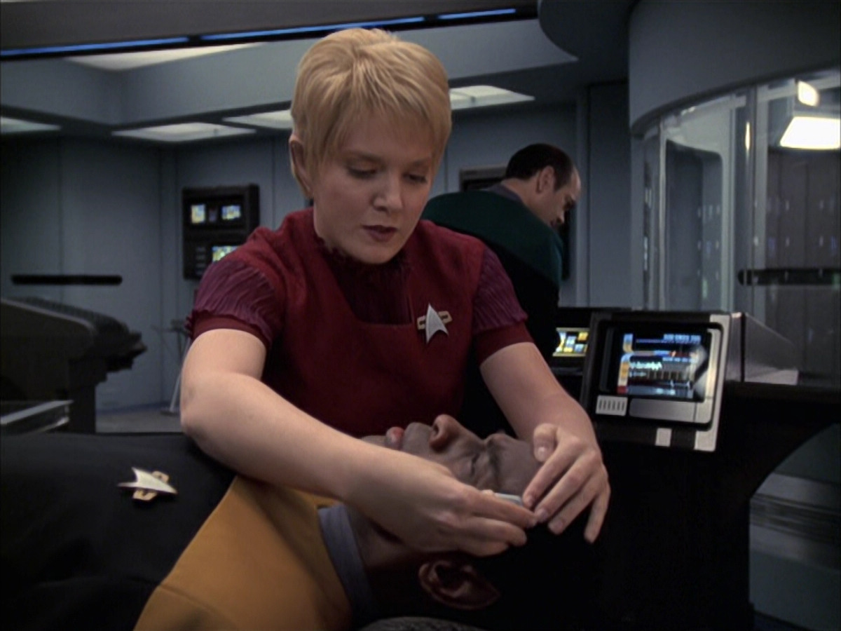 extant_StarTrek_VOY_6x23-Fury_02152.jpg