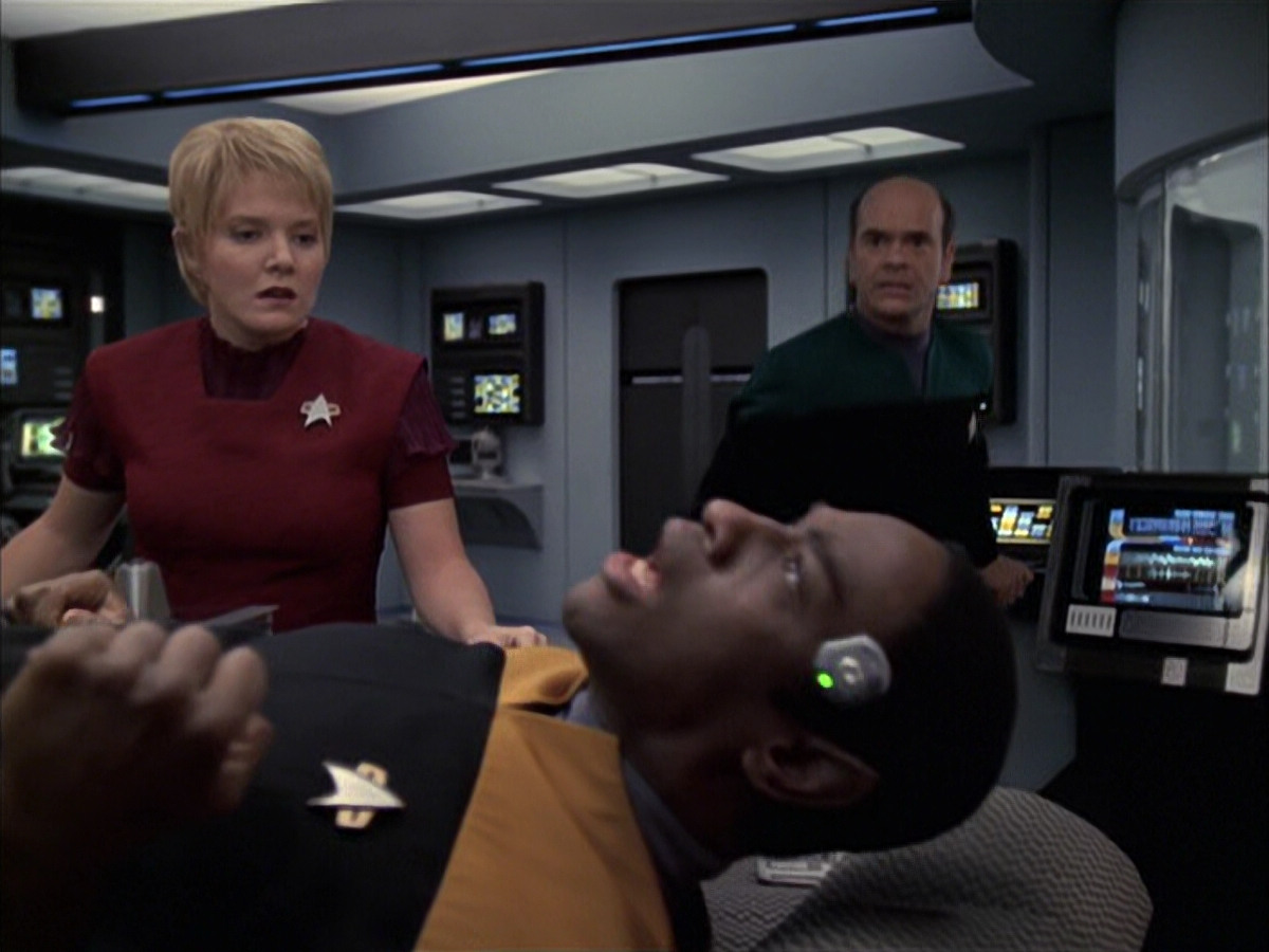 extant_StarTrek_VOY_6x23-Fury_02162.jpg