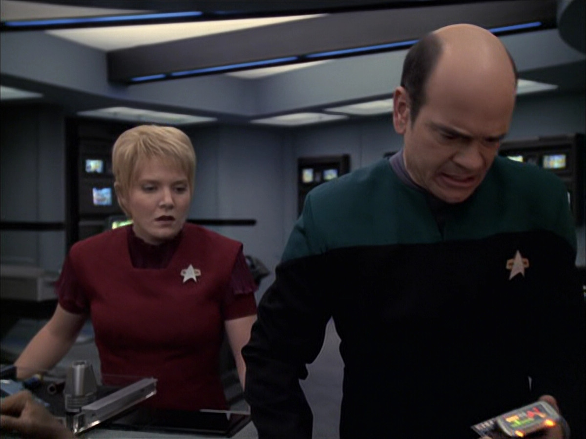 extant_StarTrek_VOY_6x23-Fury_02165.jpg