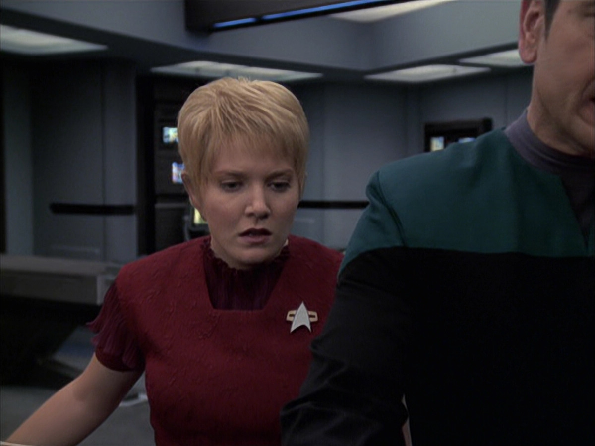 extant_StarTrek_VOY_6x23-Fury_02168.jpg