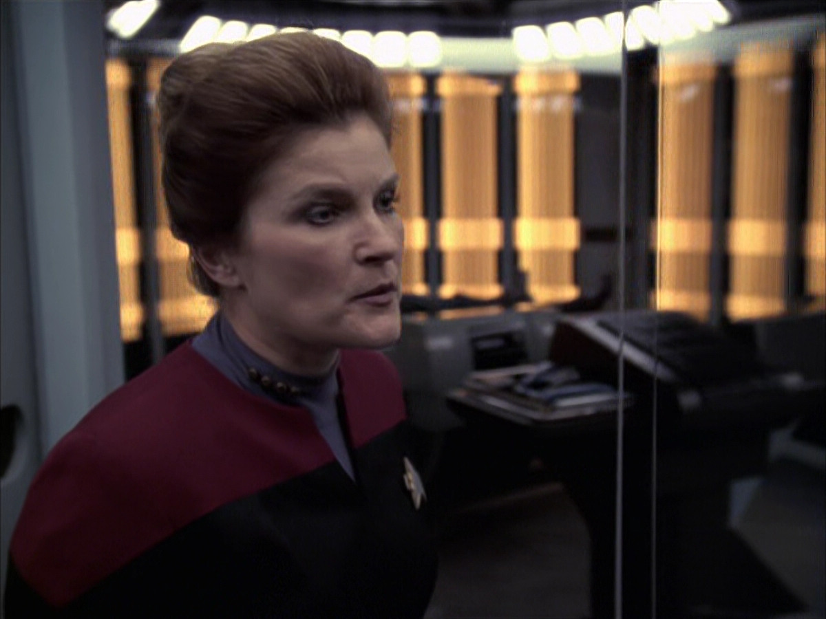 extant_StarTrek_VOY_6x23-Fury_02181.jpg