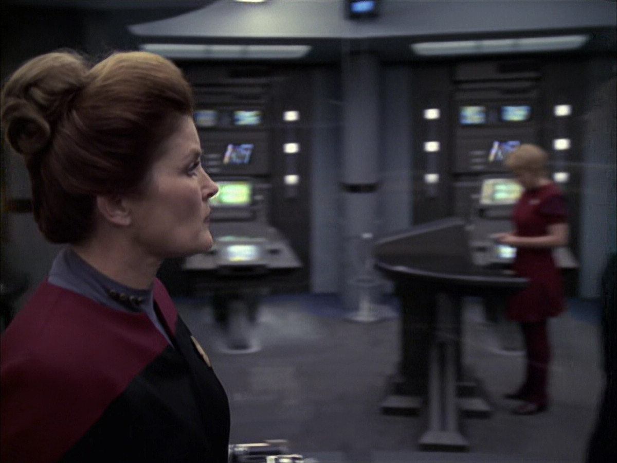 extant_StarTrek_VOY_6x23-Fury_02183.jpg