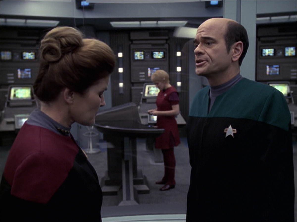 extant_StarTrek_VOY_6x23-Fury_02190.jpg