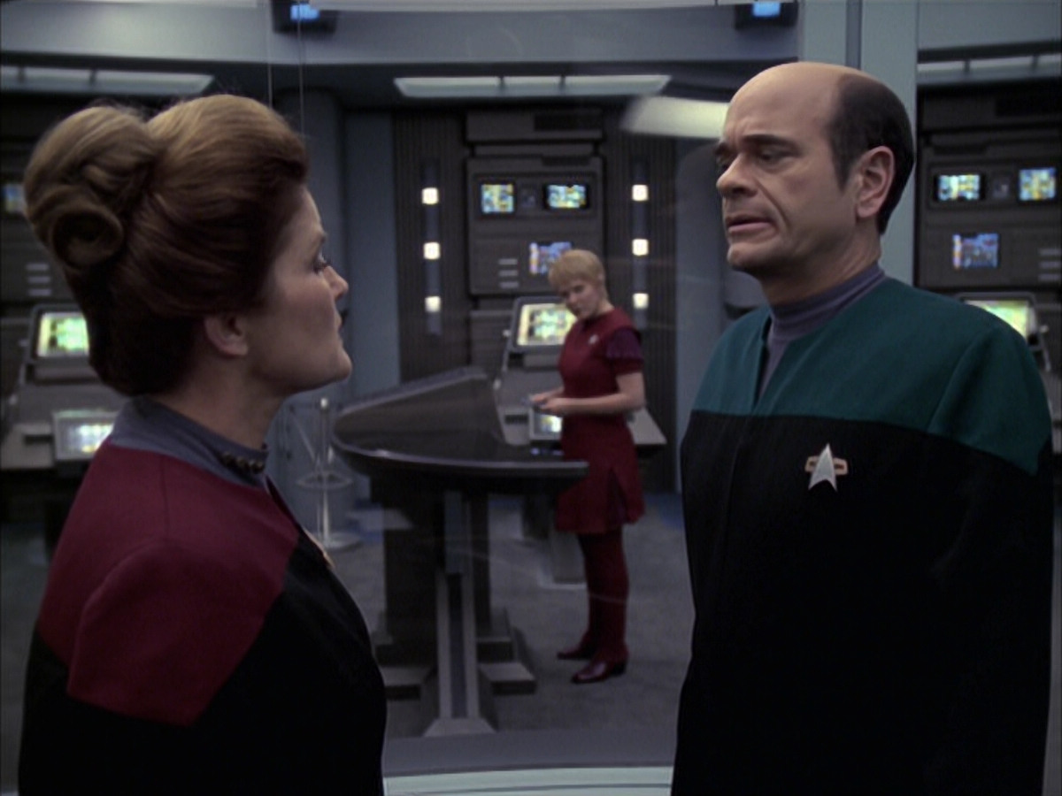 extant_StarTrek_VOY_6x23-Fury_02194.jpg