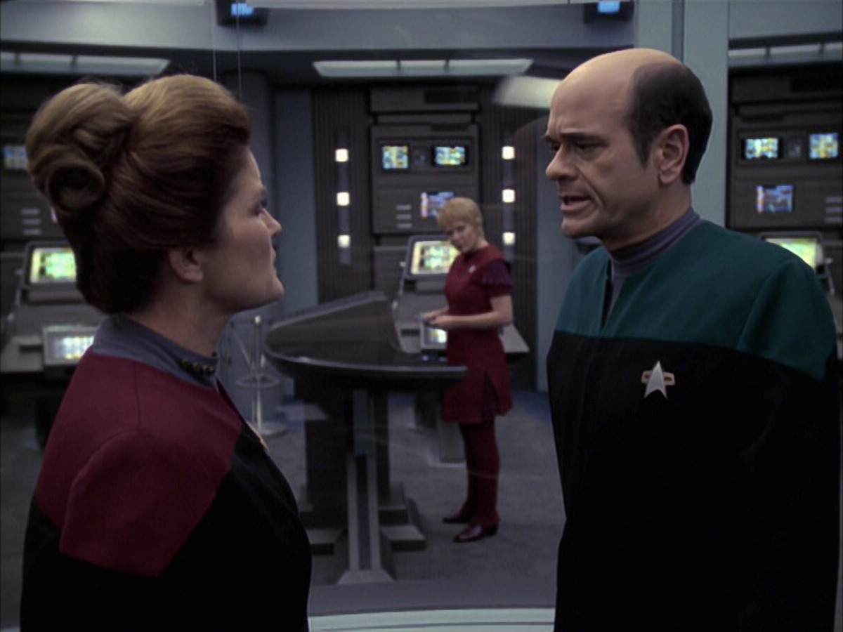 extant_StarTrek_VOY_6x23-Fury_02195.jpg