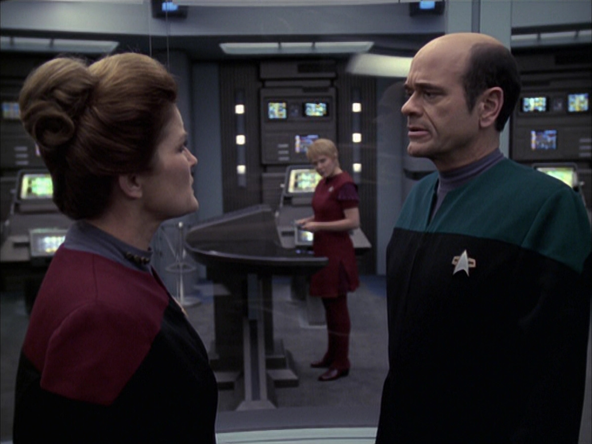 extant_StarTrek_VOY_6x23-Fury_02196.jpg