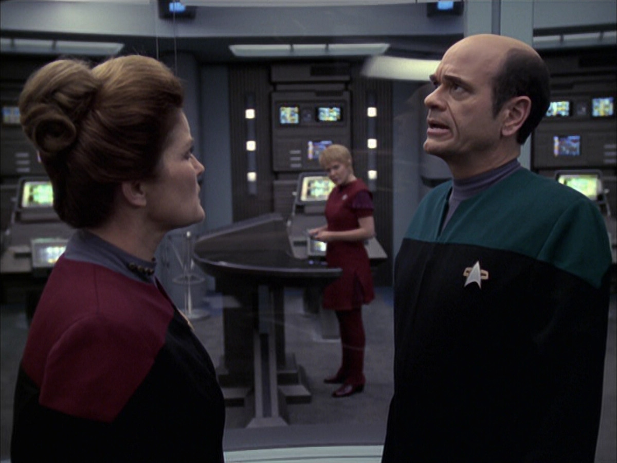 extant_StarTrek_VOY_6x23-Fury_02197.jpg
