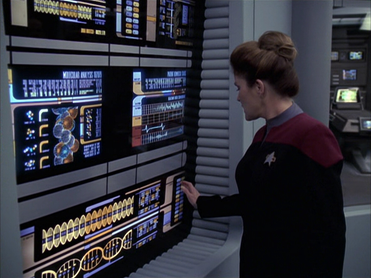 extant_StarTrek_VOY_6x23-Fury_02205.jpg
