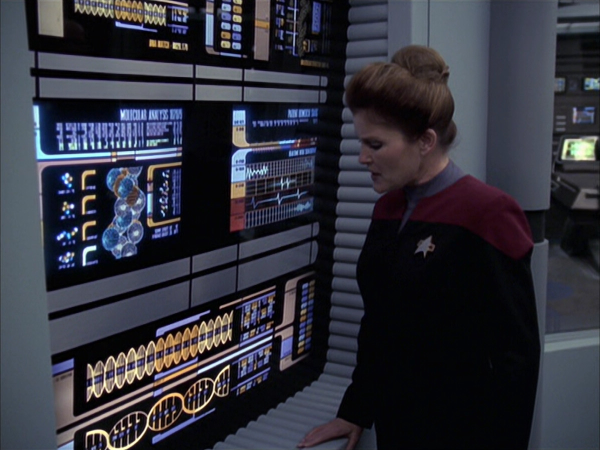 extant_StarTrek_VOY_6x23-Fury_02207.jpg