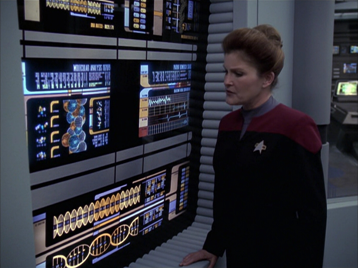 extant_StarTrek_VOY_6x23-Fury_02208.jpg