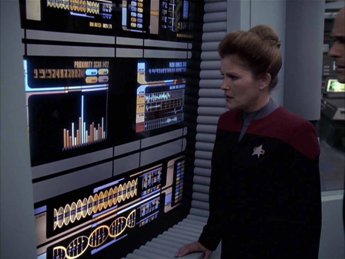 extant_StarTrek_VOY_6x23-Fury_02215.jpg