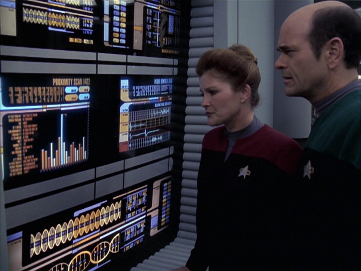 extant_StarTrek_VOY_6x23-Fury_02224.jpg