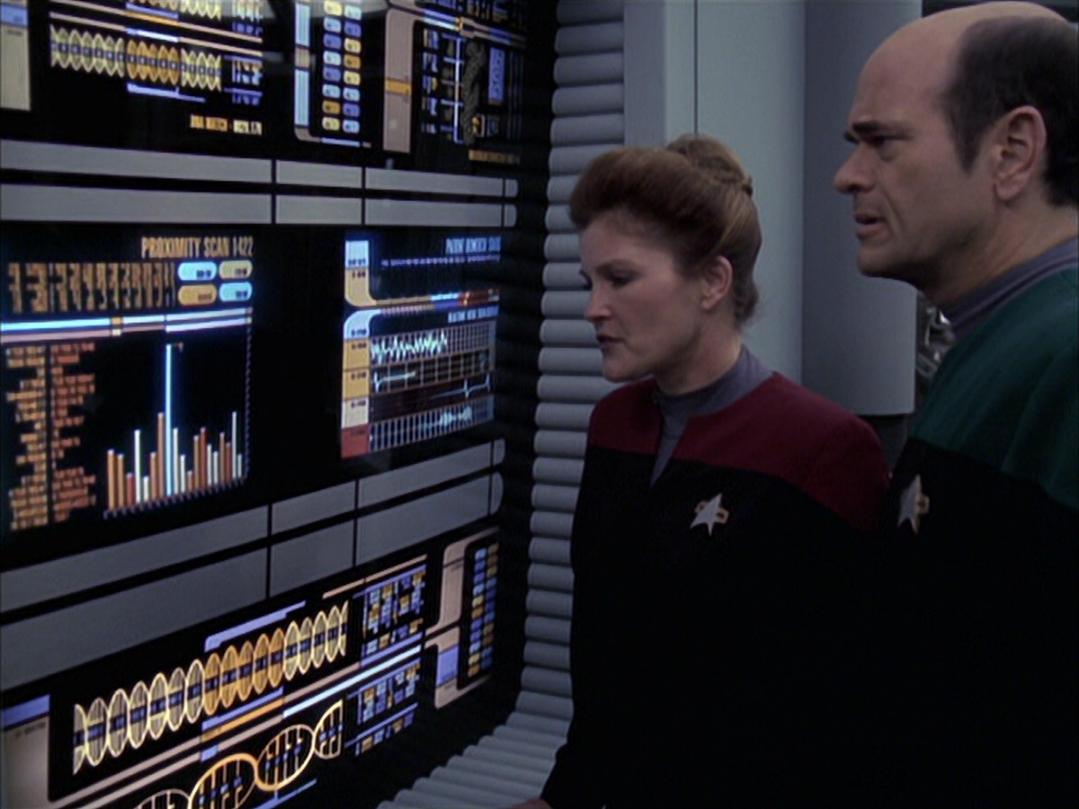 extant_StarTrek_VOY_6x23-Fury_02227.jpg