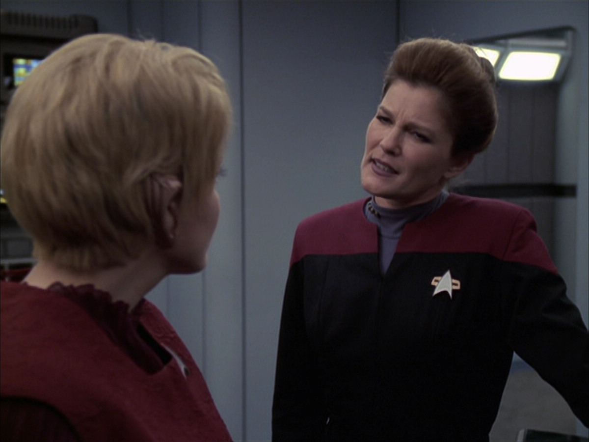 extant_StarTrek_VOY_6x23-Fury_02261.jpg